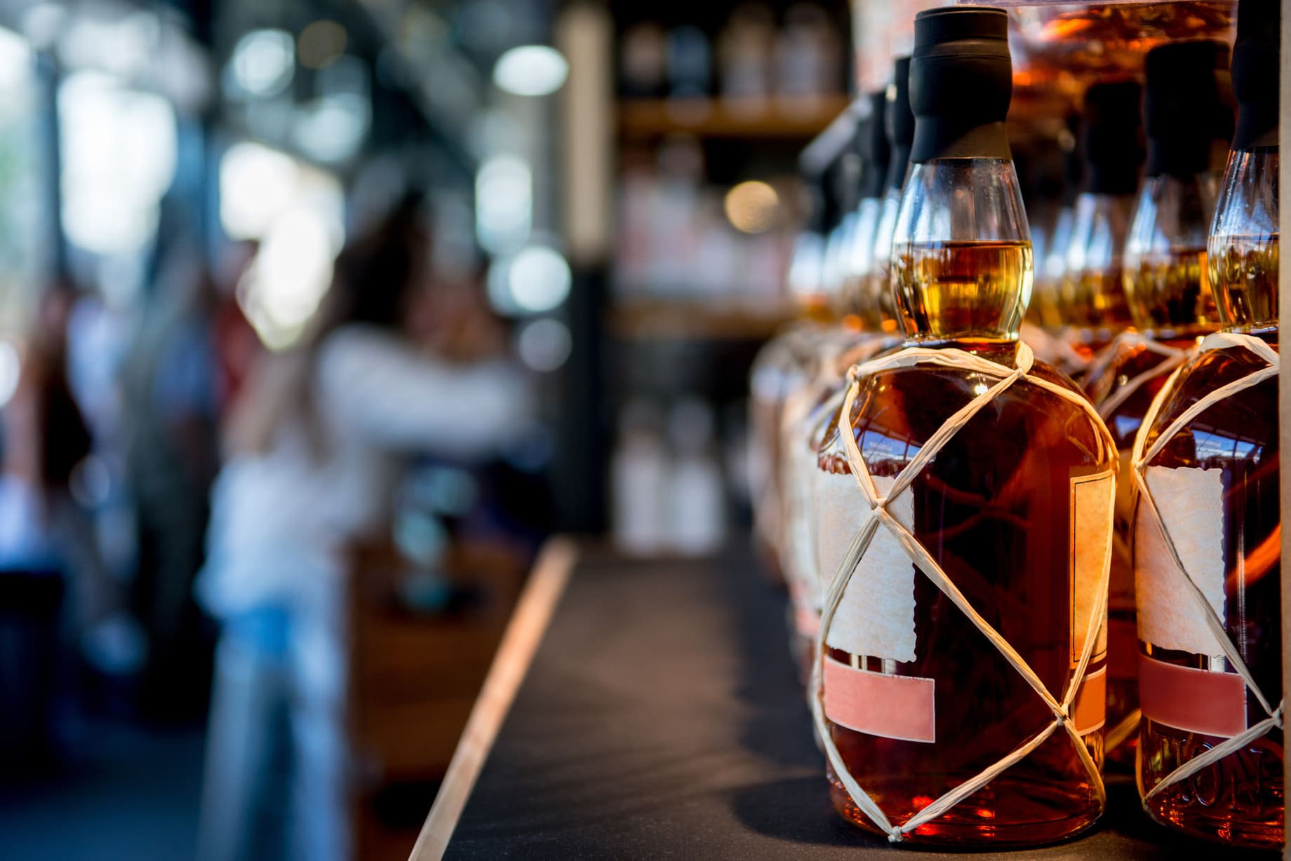 Erkunde amerikanischen Whiskey bei Whiskystack: Bourbon, Rye & mehr mit Noten von Karamell, Vanille, Eiche und Gewürzen. Große Auswahl für jeden Geschmack.
