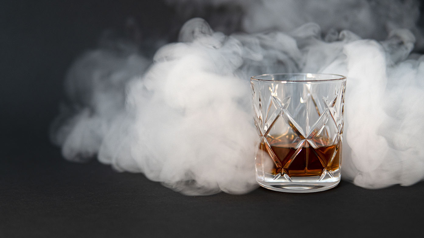Entdecke edles Whisky-Zubehör: Gläser, Karaffen, Whiskysteine & Geschenkideen – für ein unvergleichliches Genusserlebnis!