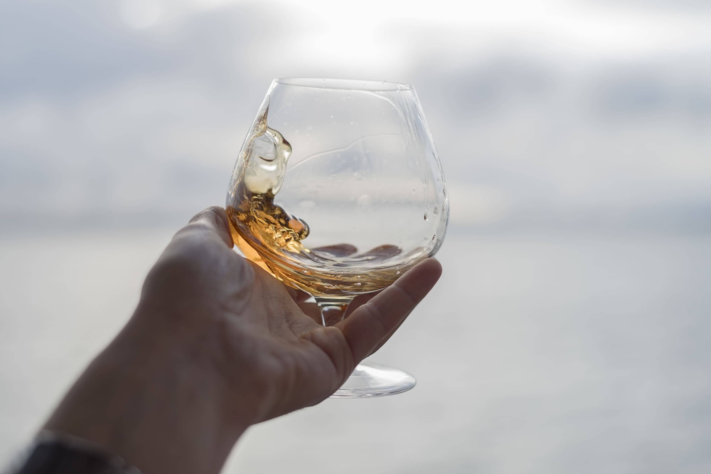 Entdecke mit Break The Bottle seltene Whiskys und Destillerien – hochwertige Tasting-Sets für Genießer und Entdecker. Jetzt bei WhiskyStack!
