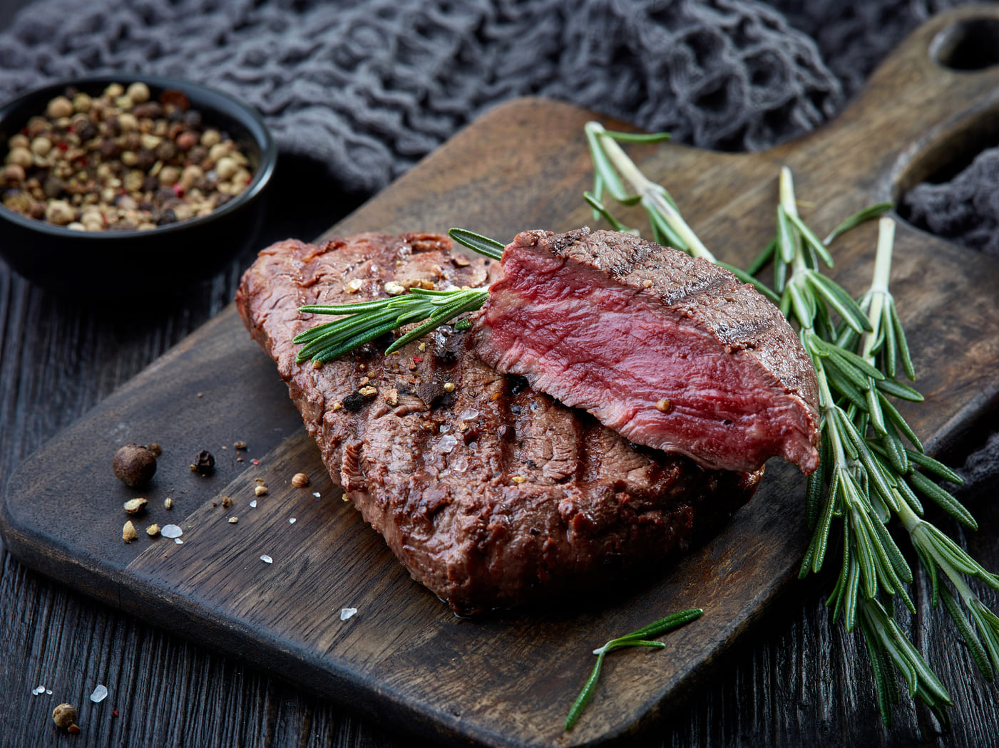 Man Cave Steakbesteck – Die ultimative Kombination aus Stil und Funktion für echte Genießer