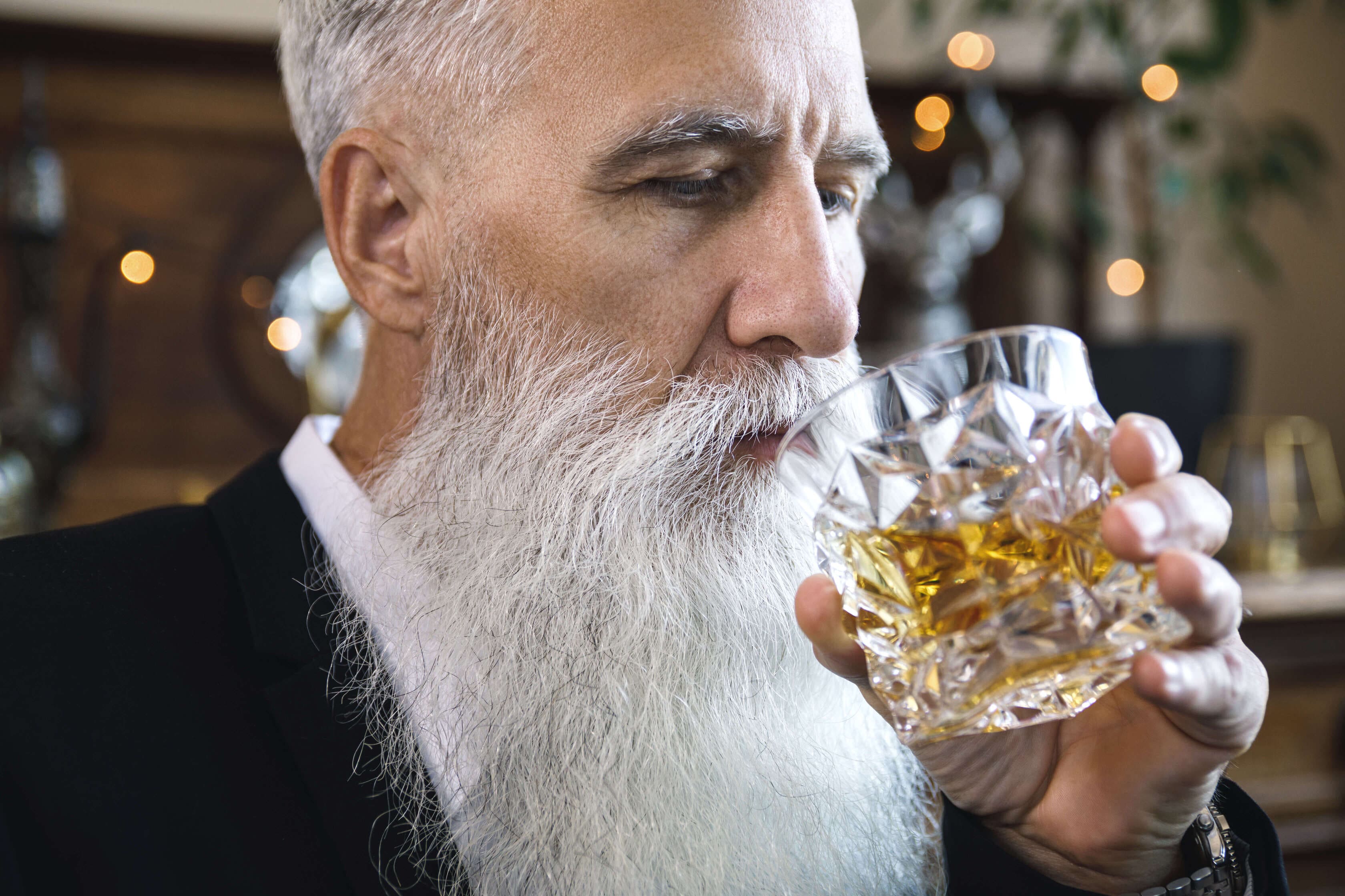 Entdecken Sie Balvenie Whisky: sanfte Süße, komplexe Aromen und traditionelle Handwerkskunst. Ideal für Einsteiger und erfahrene Genießer!